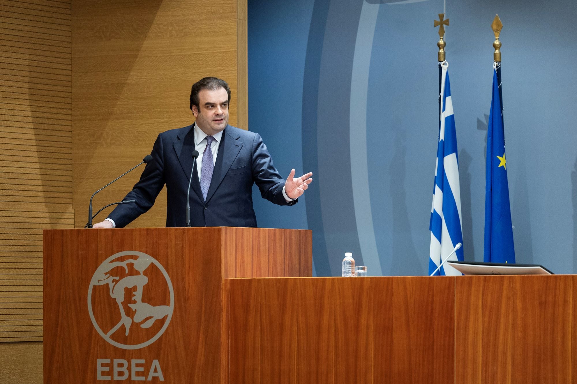 Μπρατάκος: Πριν αποφασίσουμε πώς θα μοιράσουμε τον πλούτο, πρέπει να εξηγήσουμε πώς θα τον δημιουργήσουμε 13 Μπρατάκος: Πριν αποφασίσουμε πώς θα μοιράσουμε τον πλούτο, πρέπει να εξηγήσουμε πώς θα τον δημιουργήσουμε