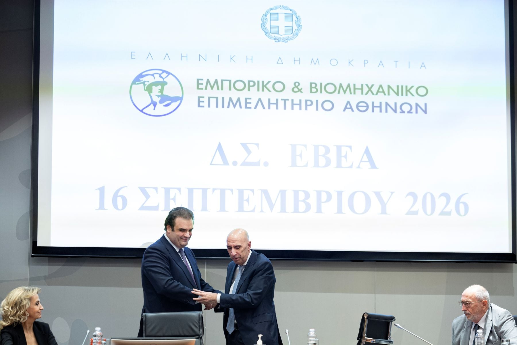Μπρατάκος: Πριν αποφασίσουμε πώς θα μοιράσουμε τον πλούτο, πρέπει να εξηγήσουμε πώς θα τον δημιουργήσουμε 15 Μπρατάκος: Πριν αποφασίσουμε πώς θα μοιράσουμε τον πλούτο, πρέπει να εξηγήσουμε πώς θα τον δημιουργήσουμε