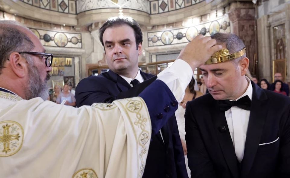 Ο Κυριάκος Πιερρακάκης πάντρεψε τον υπουργό Οικονομικών της Ρουμανίας: βίντεο και φωτογραφίες 7 ΠΙΕΡΡΑΚΑΚΗΣ ΓΑΜΟΣ