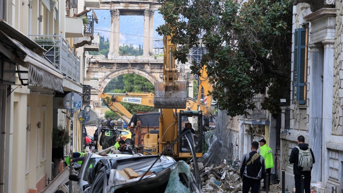 Έκρηξη στην Πλάκα: Μετά την κατάρρευση του κτιρίου βρέθηκε και δεύτερη σορός αγνοουμένου 1 Έκρηξη στην Πλάκα: Μετά την κατάρρευση του κτιρίου βρέθηκε και δεύτερη σορός αγνοουμένου
