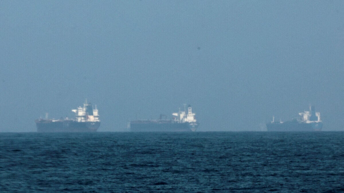 Δεξαμενόπλοιο χτυπήθηκε από πύραυλο στα Στενά του Ορμούζ, τραυματίστηκαν δύο μέλη του πληρώματος 1 Δεξαμενόπλοιο χτυπήθηκε από πύραυλο στα Στενά του Ορμούζ, τραυματίστηκαν δύο μέλη του πληρώματος