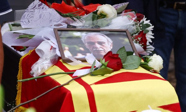 Πολιτική κηδεία Σπύρου Χαλβατζή: «Έζησες για έναν κόσμο που δεν πρόλαβες να δεις, αλλά πίστεψες βαθιά ότι θα έρθει» – ΦΩΤΟ