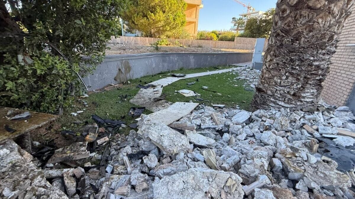 Τροχαίο στην Ποσειδώνος με 3 νεκρούς: «Ακούστηκε φρενάρισμα και ένα μπαμ – Η μηχανή του οχήματος είχε αποκολληθεί και καιγόταν» 2 Τροχαίο στην Ποσειδώνος με 3 νεκρούς: «Ακούστηκε φρενάρισμα και ένα μπαμ – Η μηχανή του οχήματος είχε αποκολληθεί και καιγόταν»