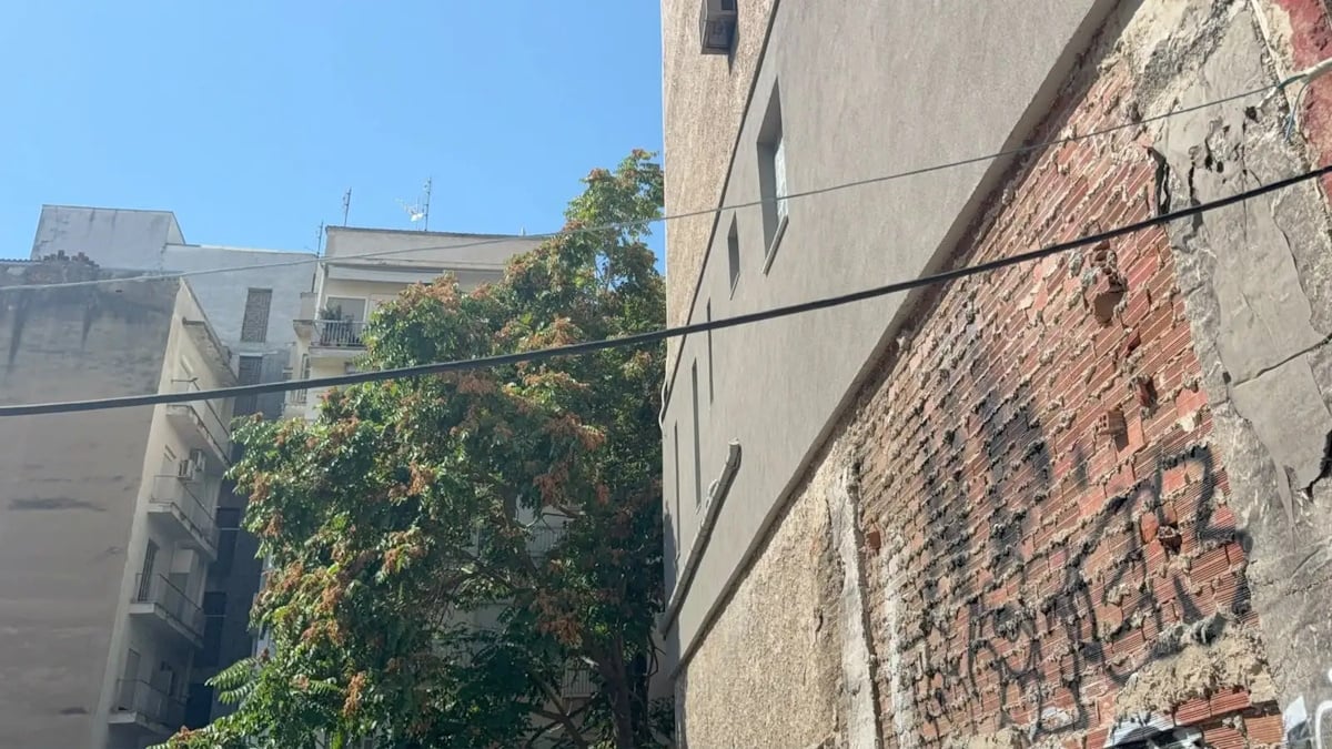 Θεσσαλονίκη: Η τέντα έσωσε τη ζωή της 13χρονης που έπεσε από τον 5ο όροφο – Δικογραφία σε βάρος Αφγανού