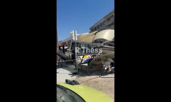 Αστικό λεωφορείο έπεσε πάνω σε στάση στη Νεάπολη Θεσσαλονίκης / Τέσσερις τραυματίες