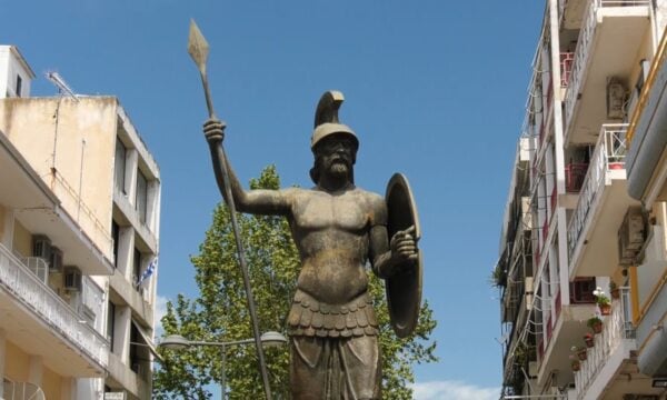 ΔΕ(Θ) βγάζουν τη χρονιά οι έμποροι της Θήβας.