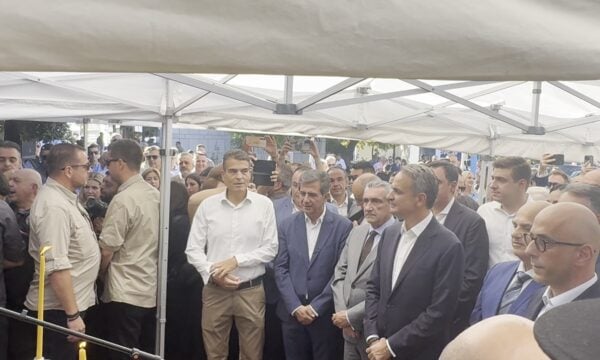 “Εγγλέζος” ο Μητσοτάκης για τον αγιασμό της ΔΕΘ στη Θεσσαλονίκη