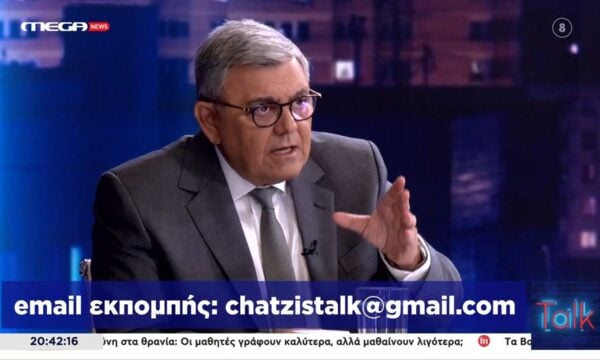 «Είστε ένα τρίδυμο, που το βλέπω παντού» – Καυστικός Τ. Χατζής σε Πέτσα, Τσουκαλά και Τεμπονέρα