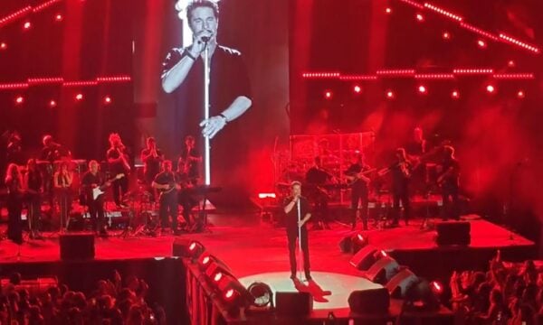 Έκλεψε τις εντυπώσεις η συναυλία του Ν. Οικονομόπουλου στη Λαμία- Πλήθος κόσμου στο Δ.Α.Κ.