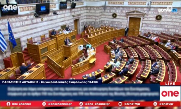 Ένταση στη Βουλή για την παρουσία Φλωρίδη – «Πυρά» από Δουδωνή και Κωνσταντοπούλου