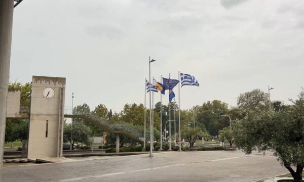 Έντονη βροχόπτωση πριν από τη συναυλία του Αντώνη Ρέμου στη Θεσσαλονίκη (VIDEOS)