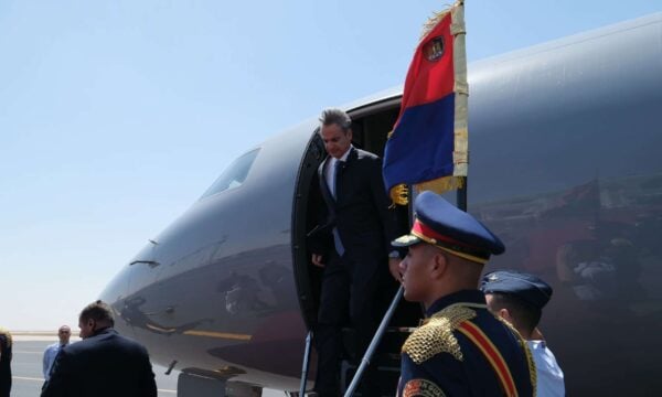 Η άφιξη του πρωθυπουργού στο Ελ Αλαμέιν