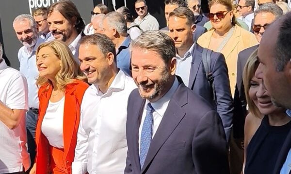 Η βόλτα του Νίκου Ανδρουλάκη στα περίπτερα της ΔΕΘ