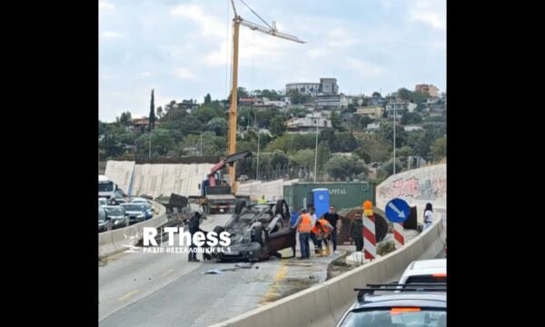 ΙΧ έπεσε σε εργοτάξιο του Flyover στον Περιφερειακό Θεσσαλονίκης