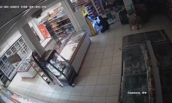 Καρέ-καρέ η ανατίναξη του ΑΤΜ στο Μαρτίνο με λεία άνω των 43.000 ευρώ