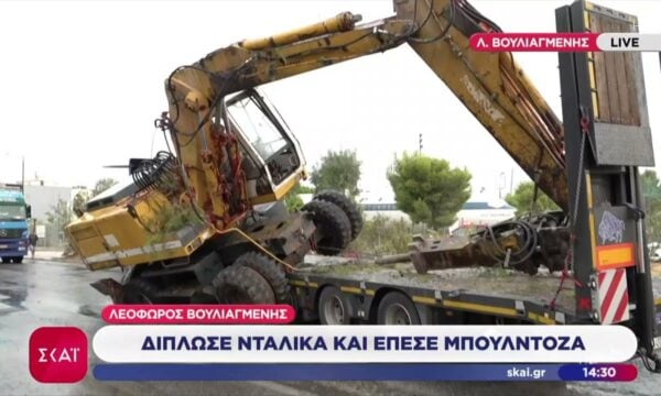 Λεωφόρος Βουλιαγμένης: Δίπλωσε νταλίκα και έπεσε μπουλντόζα