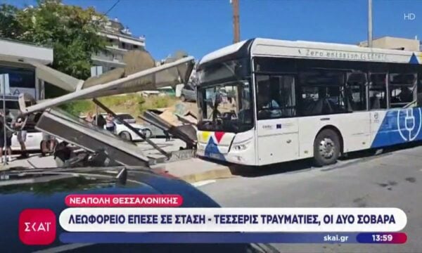 Νεάπολη Θεσ/νικης: Λεωφορείο έπεσε σε στάση – Τέσσερις τραυματίες, οι δύο σοβαρά