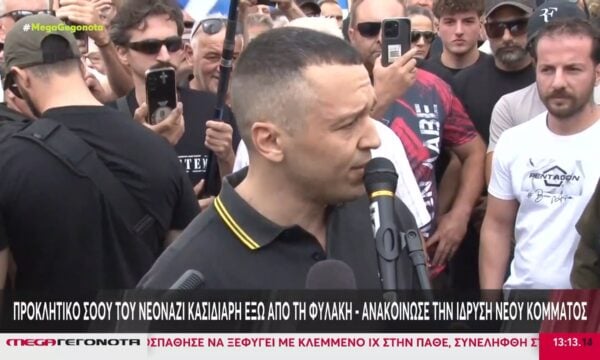 Νομικά «παράθυρα» για επιστροφή στην πολιτική ψάχνει ο Ηλίας Κασιδιάρης – Το «σόου» της αποφυλάκισης