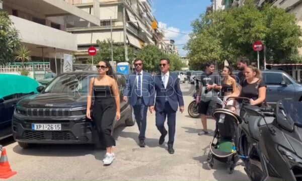 Ο Άδωνις Γεωργιάδης στην κηδεία του Γιώργου Μαζωνάκη