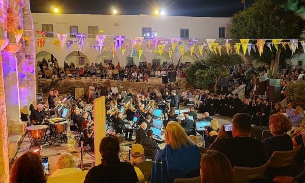 Πάρος: Μαγευτική μουσική εκδήλωση στο προαύλιο του ιστορικού Ι.Ν. Παναγίας Εκατονταπυλιανής