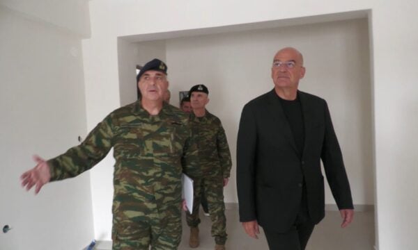Πώς θα είναι τα νέα στρατιωτικά σπίτια στον Έβρο: Αυτοψία Δένδια στα υπό κατασκευή ΣΟΑ