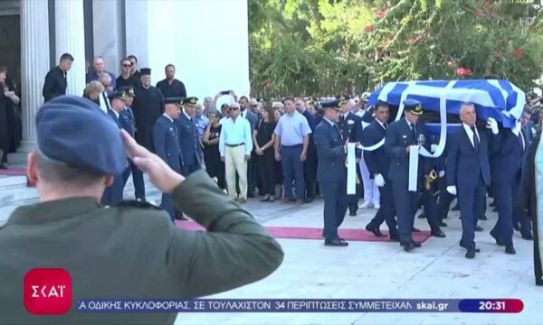 Σε κλίμα βαθιάς συγκίνησης οι κηδείες των πιλότων που σκοτώθηκαν στην Τανάγρα