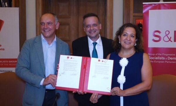 Τελετή υπογραφής συμφωνίας Ενισχυμένης Πολιτικής Συνεργασίας στο Δήμο Αθηναίων