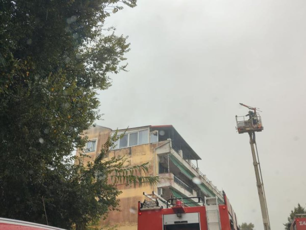 Κέρκυρα: Σφοδρή κακοκαιρία με κεραυνούς, χαλάζι και πλημμύρες πλήττει το νησί – Φωτιά από κεραυνό σε πολυκατοικία 8 Φωτιά σε δώμα πολυκατοικίας στην Κέρκυρα από κεραυνό