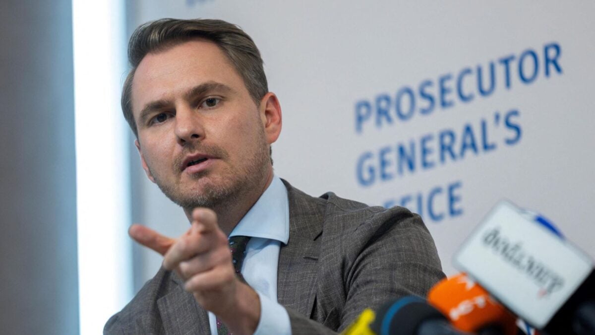 Ουκρανία: Γενικός Εισαγγελέας ερευνάται για διαφθορά και άνοιξε πόλεμο με τις αρχές – Ζελένσκι ζητεί την αποπομπή του 1 Ουκρανία: Γενικός Εισαγγελέας ερευνάται για διαφθορά και άνοιξε πόλεμο με τις αρχές – Ζελένσκι ζητεί την αποπομπή του