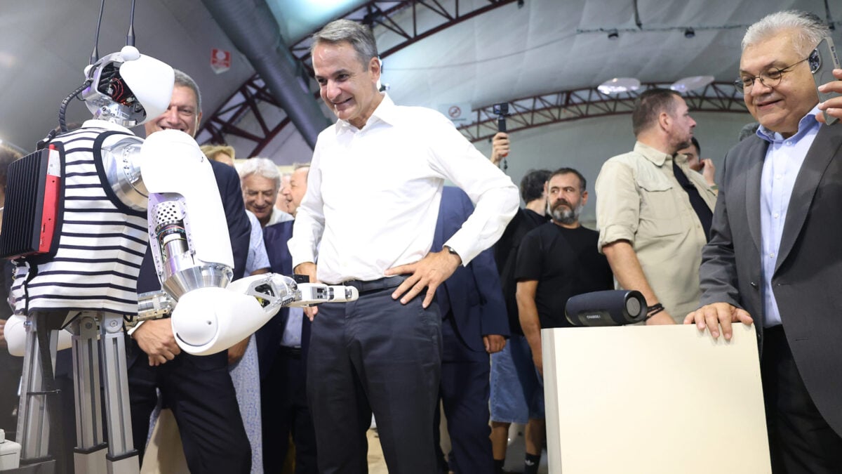 ΔΕΘ 2026: Κυριάκος Μητσοτάκης σε διαφορετική συνάντηση με ρομπότ – «Χαίρομαι που σε βλέπω» 1 ΔΕΘ 2026: Κυριάκος Μητσοτάκης σε διαφορετική συνάντηση με ρομπότ – «Χαίρομαι που σε βλέπω»
