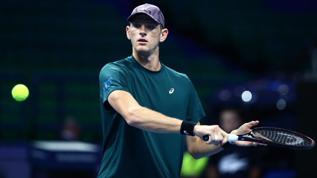 Davis Cup: Στέφανος Σακελλαρίδης ηττήθηκε με 2-0 σετ από τον Άλεξ Μόλτσαν για το Ελλάδα – Σλοβακία 0-1 1 Davis Cup: Στέφανος Σακελλαρίδης ηττήθηκε με 2-0 σετ από τον Άλεξ Μόλτσαν για το Ελλάδα – Σλοβακία 0-1
