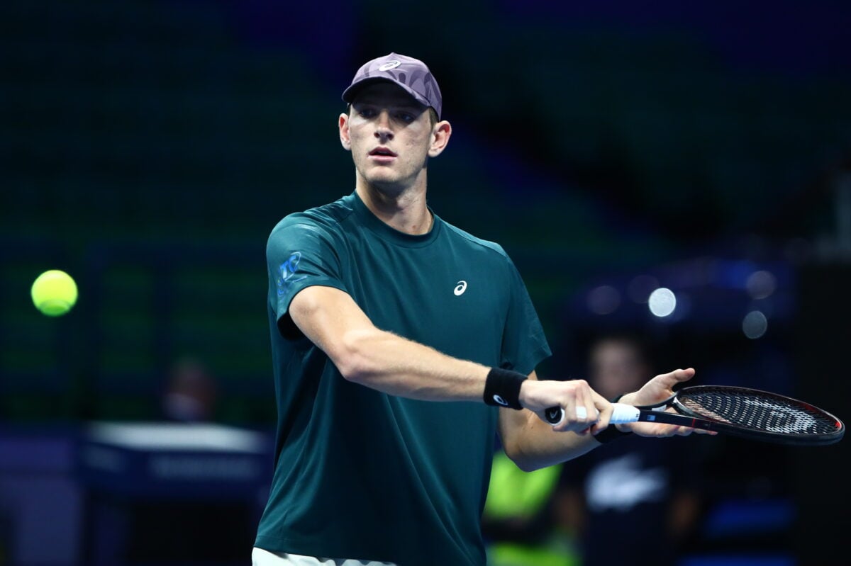 Davis Cup: Στέφανος Σακελλαρίδης ηττήθηκε με 2-0 σετ από τον Άλεξ Μόλτσαν για το Ελλάδα – Σλοβακία 0-1