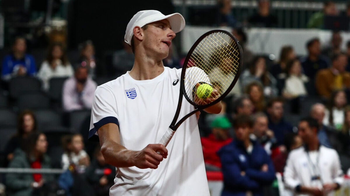 Davis Cup: Νέα ήττα του Στέφανου Σακελλαρίδη και αποκλεισμός της Ελλάδας με 3-2 από τη Σλοβακία 1 Davis Cup: Νέα ήττα του Στέφανου Σακελλαρίδη και αποκλεισμός της Ελλάδας με 3-2 από τη Σλοβακία