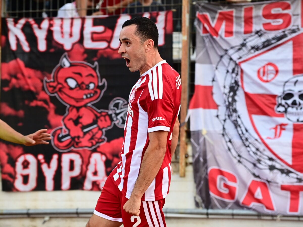 Ολυμπιακός: Η ερυθρόλευκη ατμόσφαιρα στη Λιβαδειά και οι πανηγυρισμοί στο γκολ του Σάλιακα