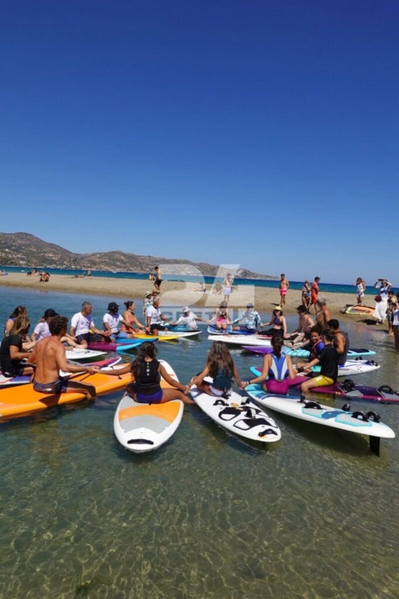 Αμμουδάρα: Το συγκινητικό «αντίο» στον 71χρονο σέρφερ «Για πάντα στο νερό» 10 Αμμουδάρα: Το συγκινητικό «αντίο» στον 71χρονο σέρφερ «Για πάντα στο νερό»