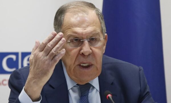 S-400: Ο Λαβρόφ λέει ότι η Ρωσία μπορεί να εγκρίνει μεταφορά από την Τουρκία με προϋποθέσεις