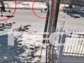 Η στιγμή που συμμορία νεαρών επιτίθεται σε ηλικιωμένη για να τη ληστέψει – Βίντεο ντοκουμέντο