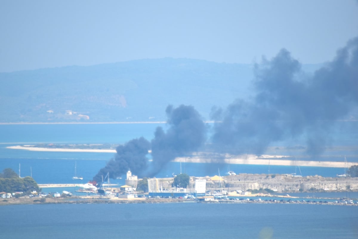 Φωτιά σε θαλαμηγό στη Λευκάδα: Σώοι οι τρεις επιβαίνοντες
