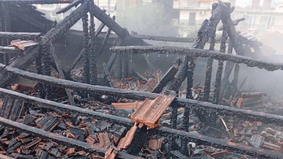 Κέρκυρα: Σφοδρή κακοκαιρία με κεραυνούς, χαλάζι και πλημμύρες πλήττει το νησί – Φωτιά από κεραυνό σε πολυκατοικία 3 Κέρκυρα: Σφοδρή κακοκαιρία με κεραυνούς, χαλάζι και πλημμύρες πλήττει το νησί – Φωτιά από κεραυνό σε πολυκατοικία