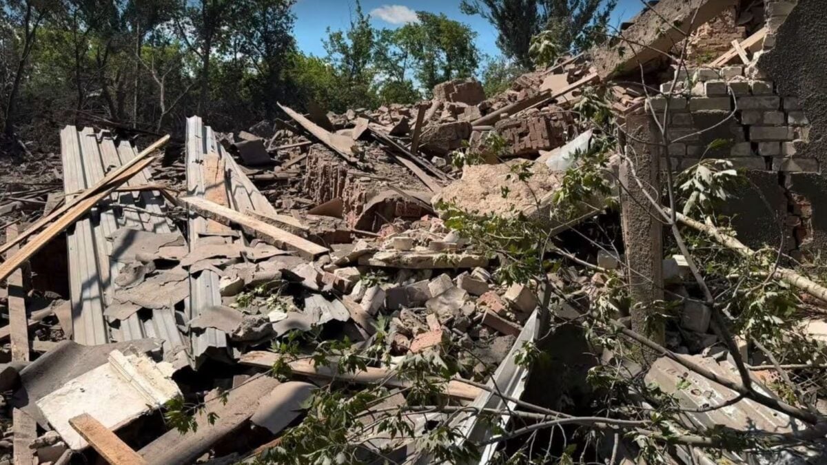 Ουκρανία: Νεκροί ένας 54χρονος και μία 73χρονη από ρωσικό πλήγμα στο Σλοβιάνσκ – Μάχη για τον έλεγχο του Ντονέτσκ 2 Ουκρανία: Νεκροί ένας 54χρονος και μία 73χρονη από ρωσικό πλήγμα στο Σλοβιάνσκ – Μάχη για τον έλεγχο του Ντονέτσκ