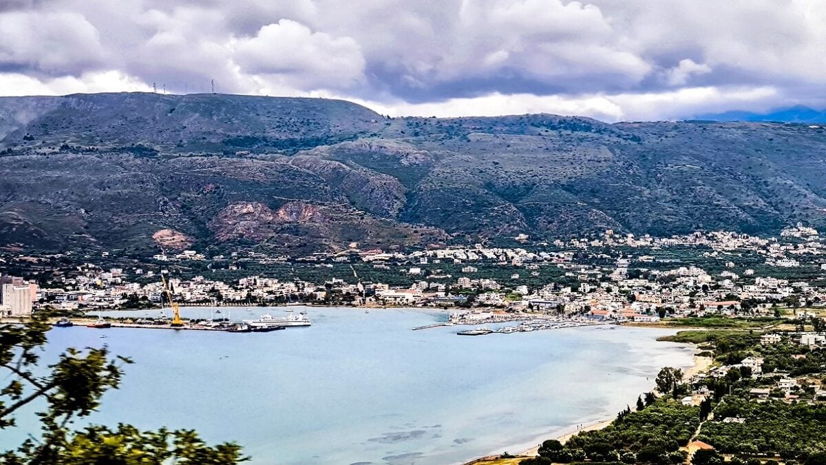 Χανιά: Το κρουαζιερόπλοιο Queen Anne κατέπλευσε εκτάκτως στη Σούδα εξαιτίας της κακοκαιρίας 1 Χανιά: Το κρουαζιερόπλοιο Queen Anne κατέπλευσε εκτάκτως στη Σούδα εξαιτίας της κακοκαιρίας