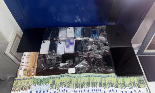 Άγιος Παντελεήμονας: Αποθήκη κλεμμένων ηλεκτρονικών συσκευών – Φωτογραφίες και βίντεο