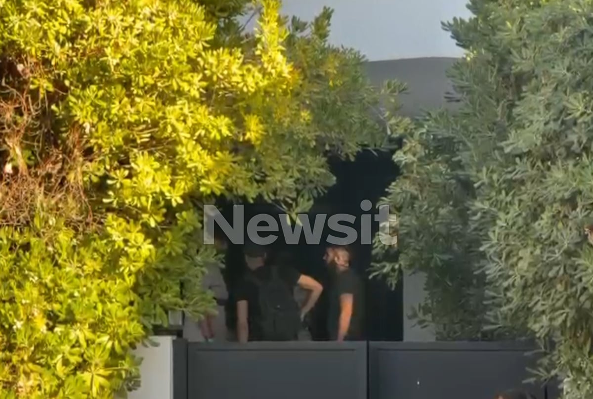 Θάνατος Γιώργου Μαζωνάκη: Εισαγγελέας, κλειδαράς και ελληνικό FBI στο σπίτι του τραγουδιστή