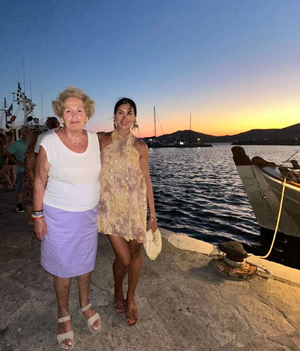Σταματίνα Τσιμτσιλή: Γενέθλια για τη μητέρα της – Οι ευχές και η σπάνια φωτογραφία από τα παιδικά της χρόνια 11 Σταματίνα Τσιμτσιλή