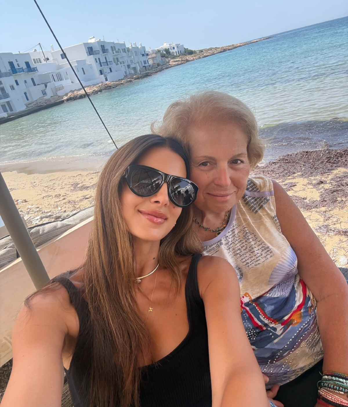 Σταματίνα Τσιμτσιλή: Γενέθλια για τη μητέρα της – Οι ευχές και η σπάνια φωτογραφία από τα παιδικά της χρόνια 14 Σταματίνα Τσιμτσιλή