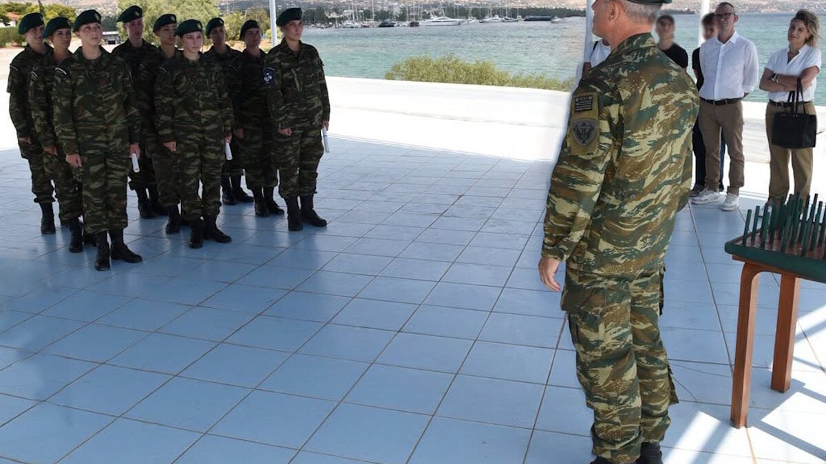 Ιστορική ημέρα για τον Στρατό Ξηράς: Πραγματοποιήθηκαν οι Τελετές Ονομασίας και Απονομής Μπερέ των Εθελοντριών Γυναικών 1 Ιστορική ημέρα για τον Στρατό Ξηράς: Πραγματοποιήθηκαν οι Τελετές Ονομασίας και Απονομής Μπερέ των Εθελοντριών Γυναικών
