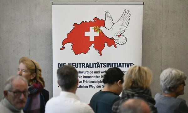 Δημοψήφισμα στην Ελβετία: Προς απόρριψη η πρόταση για αυστηροποίηση της ουδετερότητας – Τι δείχνουν οι δημοσκοπήσεις