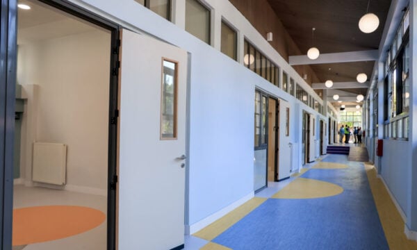 Καστοριά: 24χρονος ΑμεΑ έδωσε δυνατή μπουνιά σε δασκάλα δημοτικού – Λιποθύμησε και μεταφέρθηκε με ασθενοφόρο στο νοσοκομείο