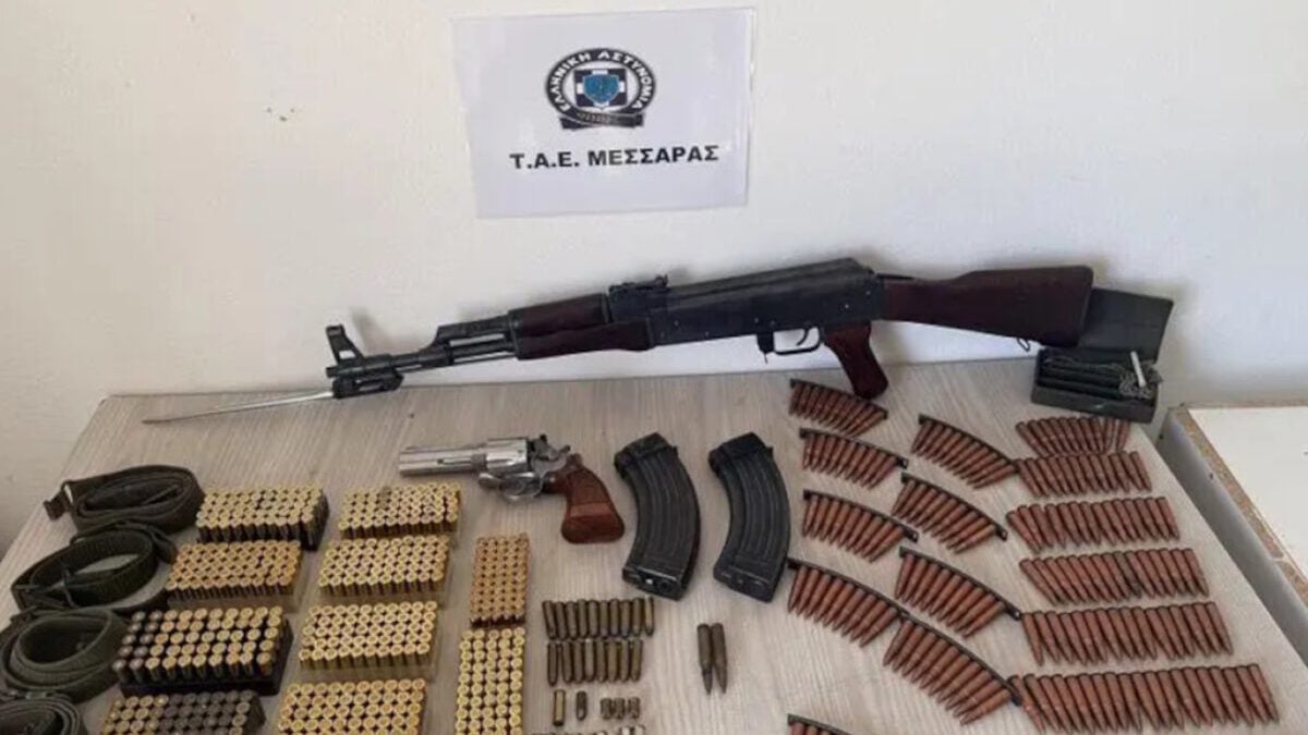 Ηράκλειο: 60χρονος είχε οπλοστάσιο στα Βορίζια – Κατασχέθηκαν καλάσνικοφ, περίστροφο και 869 φυσίγγια 1 Ηράκλειο: 60χρονος είχε οπλοστάσιο στα Βορίζια – Κατασχέθηκαν καλάσνικοφ, περίστροφο και 869 φυσίγγια