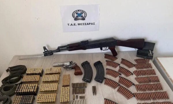 Ηράκλειο: 60χρονος είχε οπλοστάσιο στα Βορίζια – Κατασχέθηκαν καλάσνικοφ, περίστροφο και 869 φυσίγγια